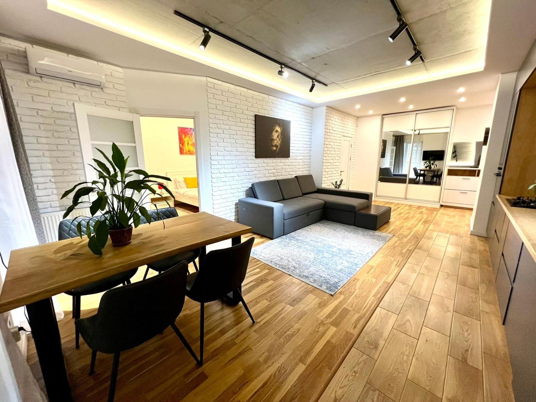 Osapart Romantic Apartment In The Complex Great Britain Львов Экстерьер фото